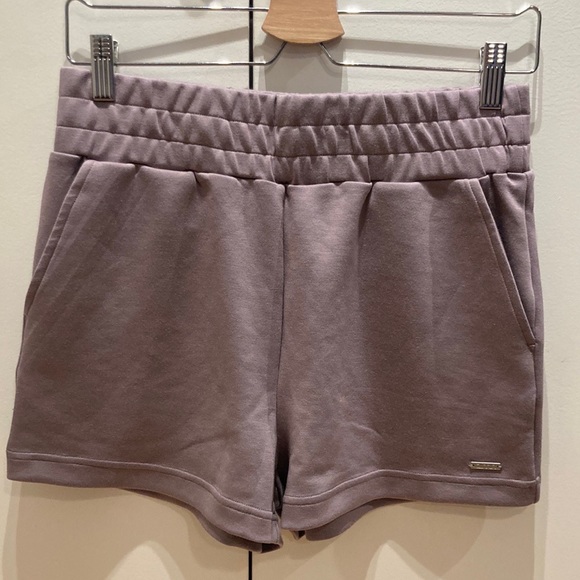 Aimn comfy sweatshorts & luxe seamless sports bra set! - Picture 6 of 7